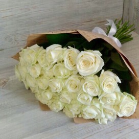 Букет из 29 белых роз (50см)