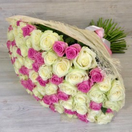 Букет из 101 бело-розовой розы (70 см)