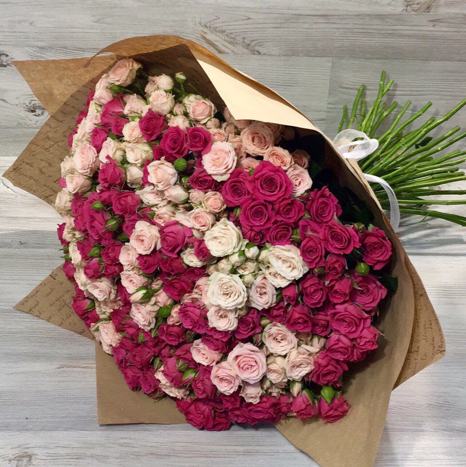 Букет из 49 веточек кустовых роз – купить в Иркутске с доставкой по низкой  цене в магазине цветов Flowers For Your Soul