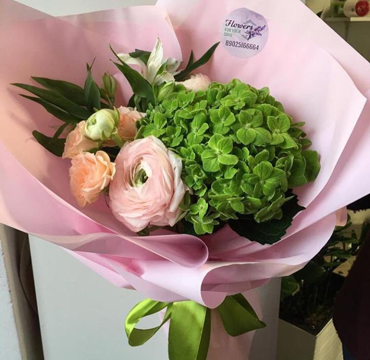 Букет с зеленой гортензией – купить в Иркутске с доставкой по низкой цене в  магазине цветов Flowers For Your Soul